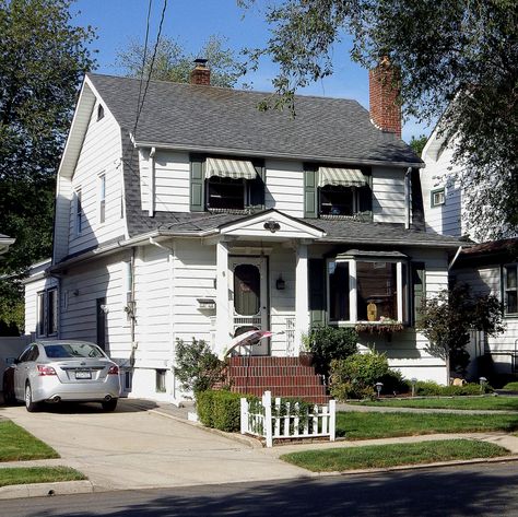 A house in Westerleigh. Bonito, 60s Suburban House, Town Homes Exterior, Suburb House Exterior, Old Suburban House, Small Suburban House Exterior, 1980s House Exterior, Traditional Suburban House, Dreamcore House