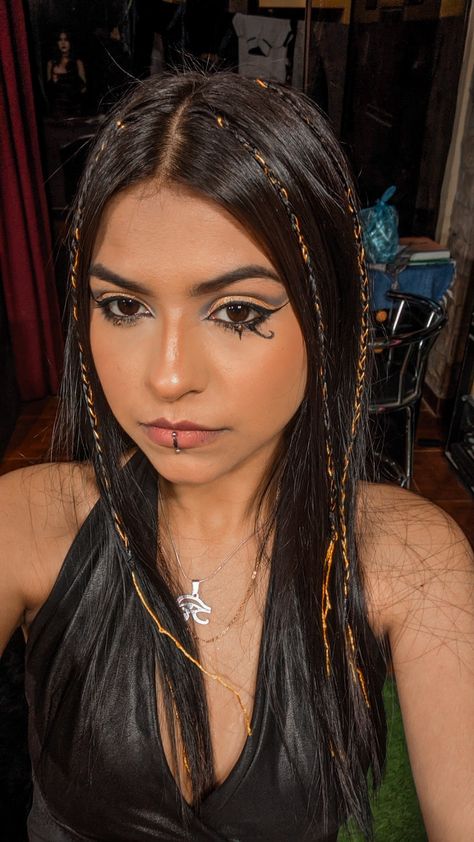 Cleopatra Make Up Halloween, Cleopatra Halloween Costume Makeup, Easy Cleopatra Outfit, Cool Halloween Costumes 2023, Cleopatra Halloween Costume Couple, Cleopatra Monster High Costume, Halloween Costumes Women Cleopatra, Cleo Patra Costumes, Cleopatra Inspired Outfit