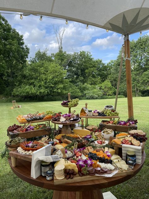 Hippy Wedding Reception, Cottage Core Weddings, Diy Backyard Wedding On A Budget, Forest Fall Wedding, Outdoor Wedding Theme, Wedding Cottagecore, Garden Engagement Party, Hobbit Wedding, Wlw Wedding