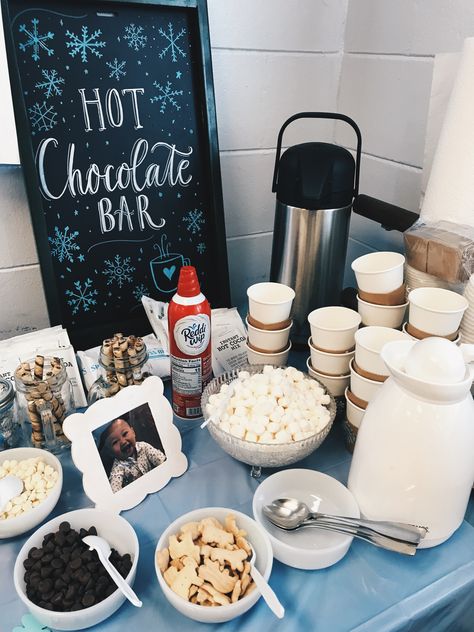 Winter Wonderland Theme Party Ideas, Winter Bash Party Ideas, Winter Wonderland Birthday Snacks, Birthday Party In Winter Ideas, At Home Winter Birthday Party Ideas, First Birthday Food Ideas Winter, Hot Coco Party Ideas, Christmas Birthday Food Ideas, Cozy Winter Birthday Party Ideas