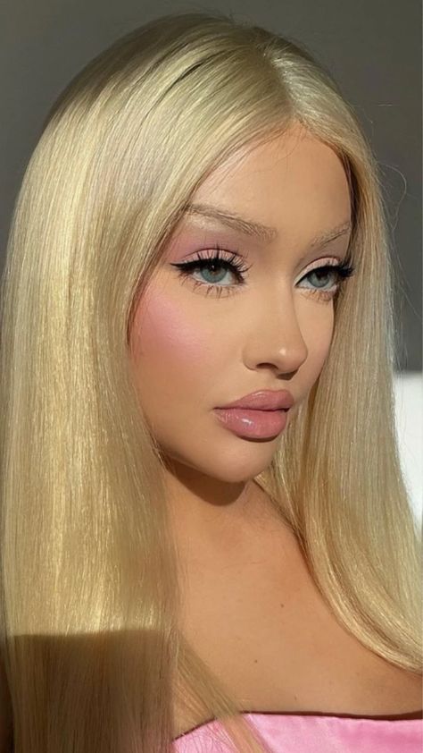 Barbie Makeup, Makeup Ideas, Barbie inspo Makeup Barbie Makeup Ideas, Mean Girls Makeup, Barbie Makeup Look, Doll Face Makeup, Makeup Look Ideas, Bratz Doll Makeup, Princess Makeup, Looks Halloween, Barbie Makeup