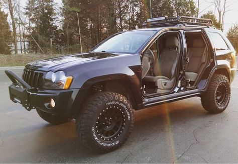 Four doors for more s'mores. @wsimoneaux. #GrandCrew #GoPlaces #Jeep #GrandCherokee #ZJ #WJ #WK #LiftedMinivan #JeepLife #GrandsDoItBetter #GrandRated by grand_crew Jeep Wk, Jeep Offroad, Cool Car Gadgets, Auto Jeep, Jeep Concept, Jeep Wj, Jeep Camping, Black Jeep, Jeepers Creepers