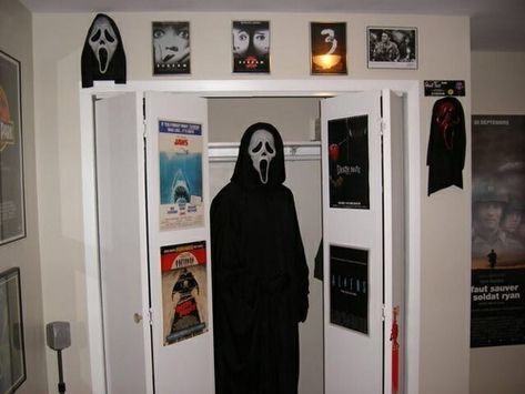 Tumblr, Scream 1996, Grunge Pastel, Horror Movie Icons, Scream Movie, Goth Home, Ghost Faces, Halloween Movies, Laptop Wallpaper