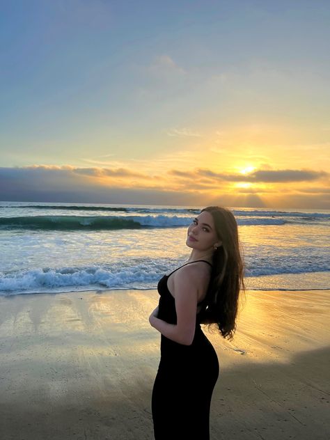 Beach Pose Pictures, Beach Pictures Poses Dress, Beach Pictures Dress, Dress Picture Ideas, Poses For Pictures Instagram In Dress, Beach Poses With Dress, Poses For Women, Pictures For Instagram, Sunset Beach Pictures