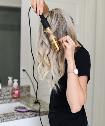 Finally, a solution to that seemingly unavoidable curling iron crease. Balayage, Hair Products For Volume, Curl Long Hair, Long Hair Waves, Volume Curls, Wand Hairstyles, Wavy Hairstyles Tutorial, Curl Your Hair, Tutorial Hair