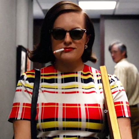 Peggy Olson Mashed With Drake's "Started From the Bottom" Is Sheer Brilliance Elisabeth Moss Style, Peggy Olson Mad Men, Mad Men Costume, Peggy Olson, Black And Grey Sleeve, Plyometric Workout, Elisabeth Moss, Mad Men Fashion, Starting From The Bottom