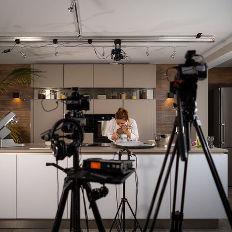 We went behind the scenes to hear from your favorite chefs on TV to learn their kitchen secrets. The Scene Aesthetic, Youtube Cooking, Dirty Kitchen, Food Film, Bowl Party Food, Recording Studio Design, Tv Chefs, Chefs Table, Life Routines