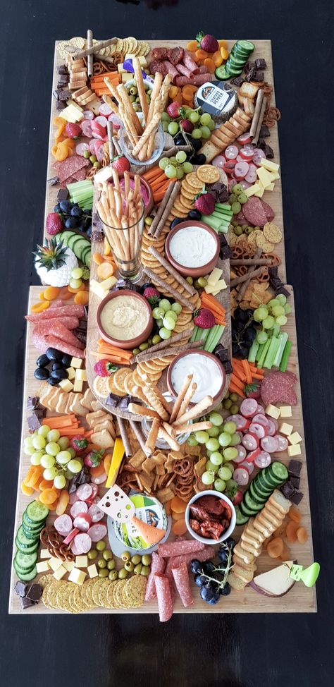[Homemade] - Put together this platter for a house warming celebration. Hen Party Food, Housewarming Party Food, Housewarming Food, Grazing Platter Ideas, Savoury Party Food, Decorações Com Comidas, Snack Platter, Party Food Buffet, Charcuterie Inspiration