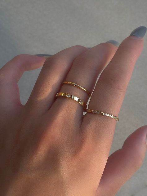 Wedding Ring Simple, Elegant Gift Wrapping, Gold Minimalist Jewelry, Stacked Rings, Produk Apple, Gold Rings Simple, Ringe Gold, Wedding Rings Simple, Signet Rings