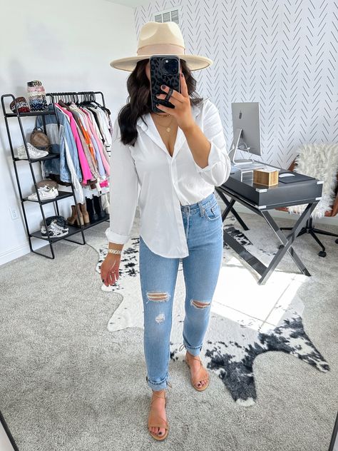 Woman’s White Button Down, White Collared Button Up Shirt Outfit, High Low Button Up Shirt Outfit, Black Jeans And Button Up Shirt Women, How To Style A White Oversized Button Up, Styled White Button Down, White Button Up Women Outfit, White Tied Shirt Outfit, Loose Button Down Shirt Outfit