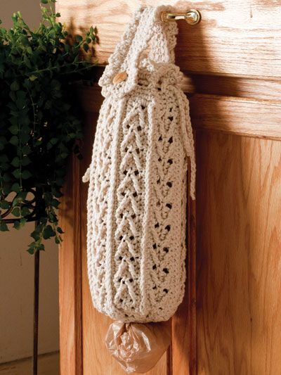 Accesorios y complementos VII                                                                                                                                                                                 Más Plastic Bag Storage Crochet Free Pattern, Free Crochet Patterns For Plastic Bag Holders, Crochet Bag Saver Pattern, Crochet Bag Dispenser, Crochet Bag Saver Pattern Free, Crochet Bag Holder For Plastic Bags, Crochet Plastic Bag Holder Free Pattern, Crochet Bag Holder Pattern, Crochet Grocery Bag Holder