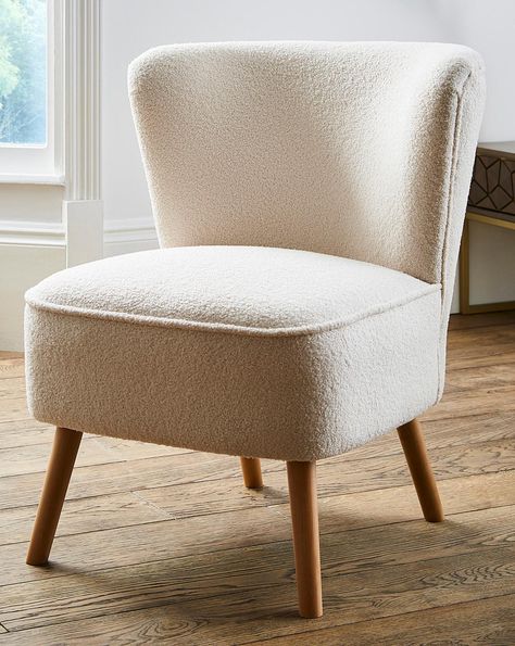 Dressing Table Seat Ideas, Small Bedroom Armchair, Small Bedroom Chairs, Dressing Room Chair, Bedroom Chair Ideas, Dressing Table Seat, Teddy Chair, Small Accent Chair, Dressing Table Chair