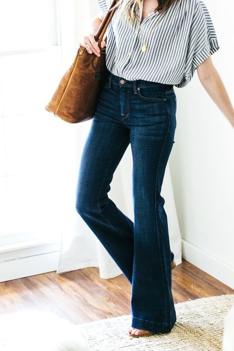 Orange Camo Pants, Jeans Combination, High Waisted Jeans Outfit, Black Coated Jeans, Clothing Casual, Stil Inspiration, Outfit Jeans, Outfit Trends, Jeans Outfit