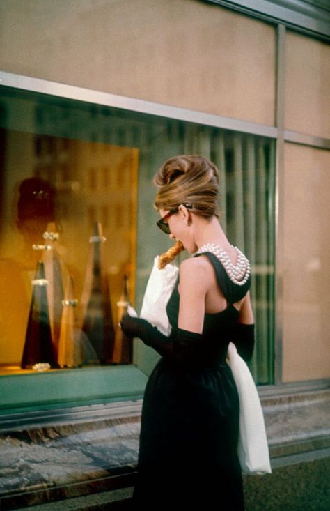 Audrey Hepburn's Breakfast at Tiffany's Dress Got a 2018 Update in Paris Photographie Glamour Vintage, Breakfast At Tiffany's Dress, Aubrey Hepburn, Blake Edwards, Famous Dress, Audrey Hepburn Style, Hepburn Style, Breakfast At Tiffany's, Look Retro