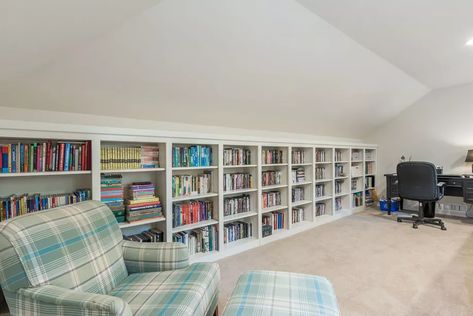 Remodeled Attic, Cozy Bedroom Aesthetic, Attic Room Ideas, Read Aesthetic, Reading Corner Kids, Attic Nook, Attic Library, Attic Office, Aesthetic Reading