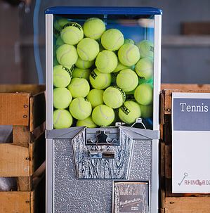 tennis ball dispenser Mobile Dog Grooming Trailer Ideas, Dog Facility Ideas, Pet Store Display Ideas, Diy Dog Decor, Dog Treat Display Ideas, Pet Playroom, Pet Shop Design Interior, Dog Business Ideas, Petshop Design