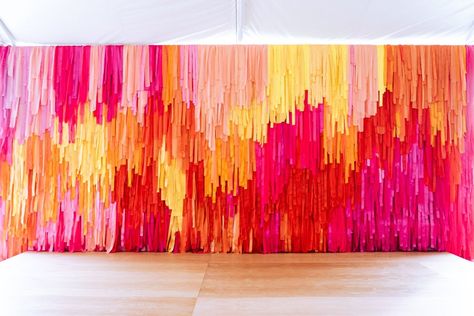 Trending Event Decor, Ribbon Art Installation, Event Backdrop Ideas, Soft Board Decoration, Ribbon Backdrop, Streamer Wall, Photo Moment, Ribbon Wall, Decoration Event