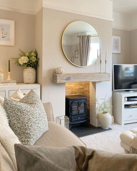 Neutral New Build Living Room, Country Chic Interior, Accent Colour Living Room, Neutral Front Room Ideas, Oak Style Living Room, House Interior Small Living Room, Neutral Small Living Room Ideas, Cottage Lounge Decor, Lounge Neutral Colours