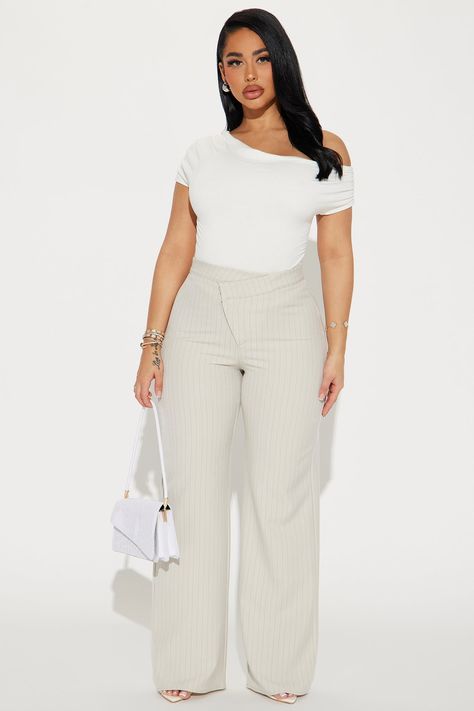 Linen Pants Set Women, Petite Fitness Modeling, Monochromatic Professional Outfit, Black Flare Jeans Outfit Work, Pleated Pants For Women, White Office Outfits Women, Salon Attire Work Outfits, Plus Size Modesty Outfits, Fall Work Outfits For Women Business