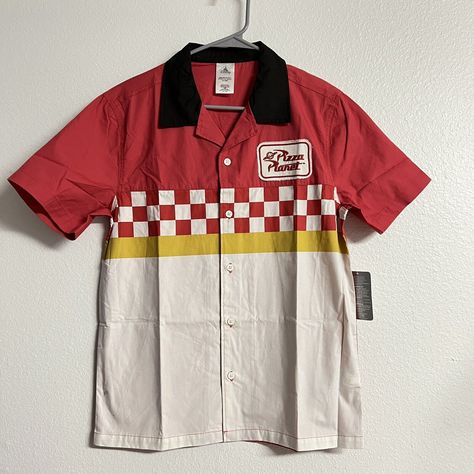 Disney Parks Adult Men's Small Pizza Planet Uniform Button-Down Collared Bowling Shirt Red Beige Yellow Brand new with tags. Delivery Uniform Design, Pailin, Bowling Shirt Outfit Men, Disney Outfits Men, Pizza Uniform, Yellow And Red Outfit, City Boy Outfits, Uniform Tshirt, Pizza Clothes