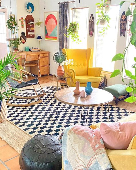 Lilly Ortiz (@lillithortiz) • Instagram photos and videos Chic Living Room Design, Checkerboard Rug, Boho Chic Living Room, Colourful Living Room, Black And White Checkered, Checkered Rug, Apartment Decor Inspiration, Chic Living Room, Apartment Inspiration