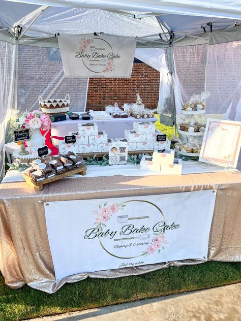 Cookie Bazaar Booth, Baking Table Display, Bakers Vendor Booth, Sweets Stall Ideas, Baking Booth Set Up, Craft Show Desserts, Pop Up Shop Display Ideas Sweets, Bakers Market Stall, Farmer’s Market Bakery Display