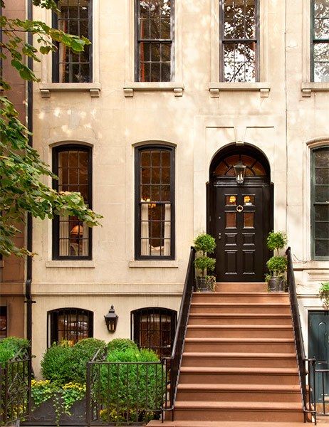 Breathtaking homes for sale around the world, from a 1910 Manhattan townhouse to a vacation paradise on St. Barts Apartment Building Exterior, Brownstone Homes, New York Brownstone, New York Townhouse, Townhouse Exterior, Casas Coloniales, Building Exterior, Round Top, City House