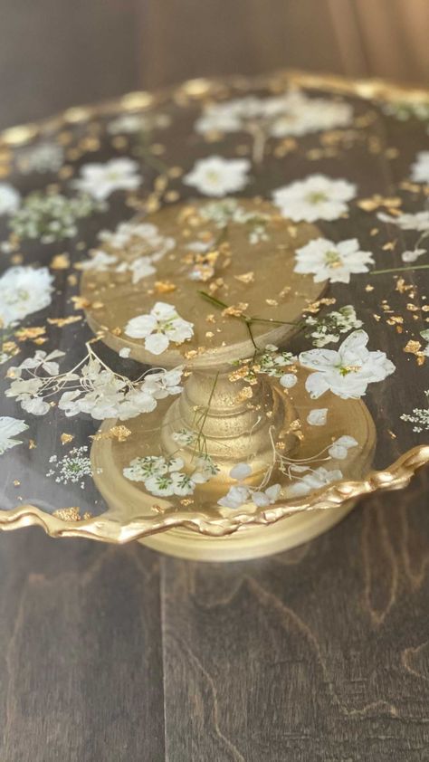 Diy Resin Cake Stand, Epoxy Cake Stand, Resin Art Studio, Resin Cake Stand, Seni Resin, Epoxy Art, Instagram Cake, Diy Resin Projects, Resin Wall Art