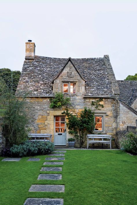 French Cottage Garden, Cottage House Exterior, Cotswold Cottage, English Country Cottages, Cotswolds Cottage, Small Cottage Homes, Stone Cottages, Fresh Farmhouse, Small Cottages