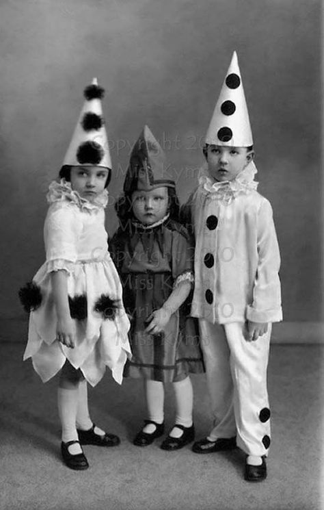 How to Make a REAL 1920s Halloween Costume…if you dare! | A Smile And A Gun Pierrot Costume, Cirque Vintage, Halloween Fotos, Pierrot Clown, Vintage Halloween Photos, Foto Kids, Halloween Memes, Vintage Halloween Costume, Send In The Clowns