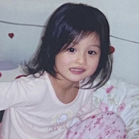 Funny Baby Pictures, Wonyoung Childhood Photo, Wonyoung Baby Picture, Filipino Baby, Nmixx Sullyoon, Childhood Pictures, You Drive Me Crazy, Filipino Funny, Japanese Pop Culture