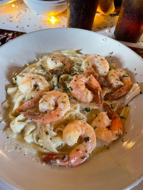 Essen, Shrimp Alfredo Aesthetic, Prawn Alfredo Pasta, Fettuccine Alfredo Pasta, Fetuccini Alfredo, Fettucini Alfredo, Shrimp Alfredo Pasta, Shrimp Fettuccine Alfredo, Shrimp Fettuccine