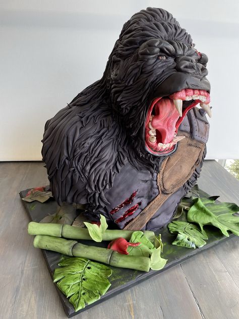 Gorilla cake. Gorilla Birthday Party Ideas, King Kong Godzilla Party, Gorilla Tag Cake, King Kong Cake, Gorilla Cake, Godzilla Cake, Godzilla Party, Kong Godzilla, Cool Cake Designs