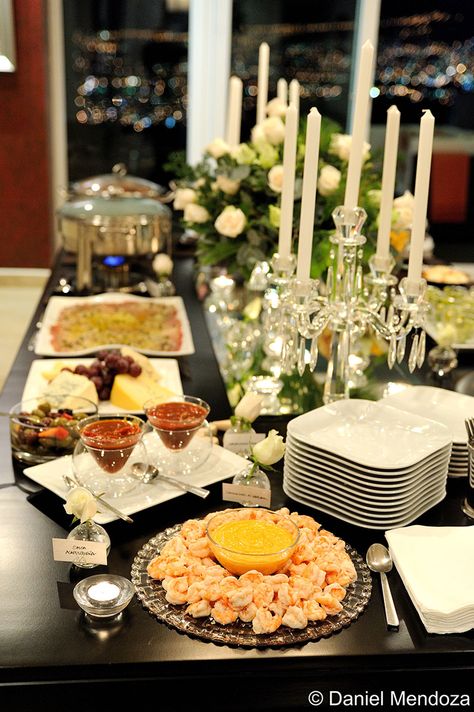 Elegant Buffet Table Dinner Buffet Decoration Ideas, All You Can Eat Buffet Aesthetic, Cocktail Party Buffet Table, Elegant Buffet Table Ideas, Elegant Party Food Buffet Tables, Elegant Buffet Table Ideas Decor, Cocktail Party Food Elegant, Buffet Table Set Up At Home, New Years Buffet