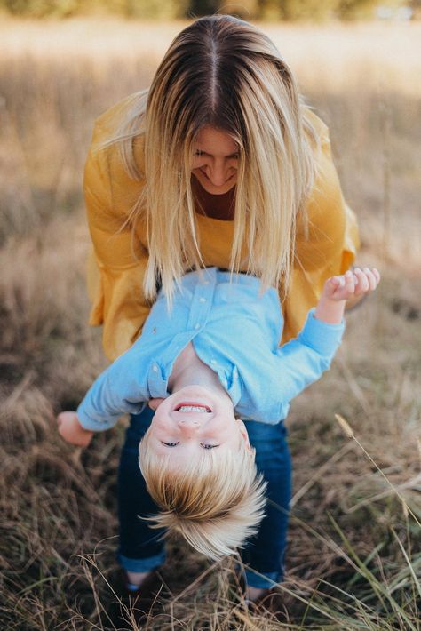 Picture Poses For Mom And Son, Mom Son Photo Ideas, Fall Pictures Mommy And Daughter, Fall Photoshoot Ideas Mom And Son, Mom And Son Sunset Photoshoot, Cute Mom And Son Pics, Photo Hairstyles Long, Mom Son Fall Photoshoot, Mom And 3 Sons Photo Ideas