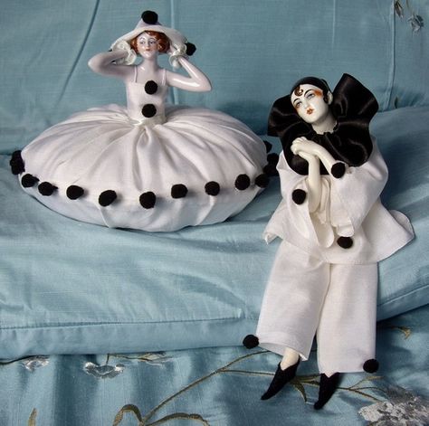 Pierrot and Pierret ornaments Pantomime, Pierrot Costume, Terra Cotta Pot Crafts Diy, Pierrot Clown, Clown Tattoo, Cute Clown, Sculpted Doll, Vintage Clown, Clowning Around