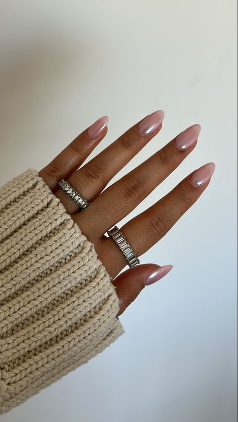 Nail inspo 2023, nail inspiration, nail inspo neutral, chrome nails Hayley Bieber French Tip Nails, Happy Bieber Nails, Hail Bieber Nails, Bailey Bieber Chrome Nails, Hallie Beiber Nails, Almond Hailey Beiber Nails, Heily Bieber Nails 2023, Unghie Hailey Bieber, Ongles Hailey Bieber