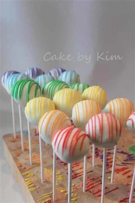 Colorful Cake Pops, Cakepop Design Ideas, Rainbow Birthday Treats, Cake Pops Bouquet, Cake Pops Designs, Easy Cake Pops, Gökkuşaği Pasta, Rainbow Desert, Bday Plans