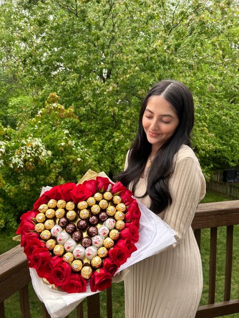 Roses And Chocolate Gift Flower Bouquets, Heart Chocolate Bouquet, Chocolate Roses Bouquet, Chocolate And Roses Bouquet, Bouquet Of Flowers With Chocolates, Diy Rose Bouquet, Valentine Flower Arrangements, Chocolate And Coconut, Light Feminine