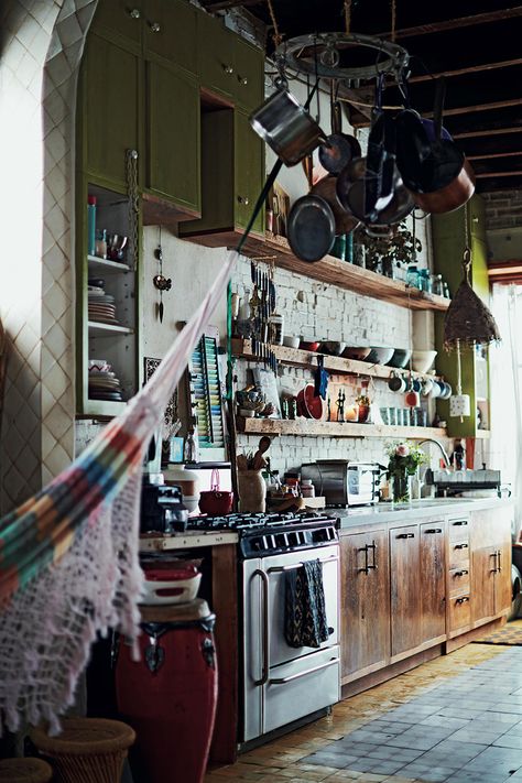 IMAGINATIVE HOMES IN EMILY HENSON'S LIFE UNSTYLED - Lobster and Swan Emily Henson, Boho Style Kitchen, Magical Room, Stylish Bedroom Design, Bohemian Kitchen, Hus Inspiration, Boho Kitchen, Stylish Bedroom, Dressing Room Design