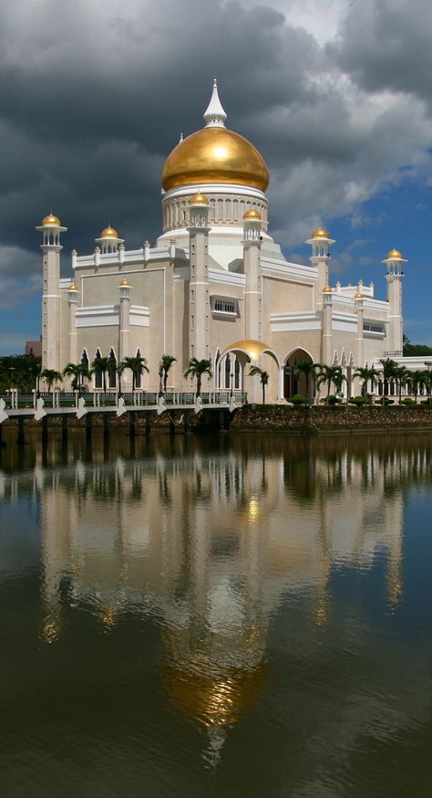 Majestic Omar Ali Saifuddien Mosque bin Bruneis heart Sacred Architecture, Putrajaya, Religious Architecture, Mosque Architecture, Omar Ali Saifuddin Mosque, Brunei Travel, Bandar Seri Begawan, Arsitektur Masjid, Beautiful Mosques