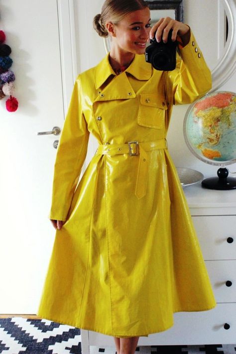 Anya taking yet another selfie......this time wearing her yellow double breasted rukka mac Mackintosh Raincoat, Raincoat Fashion, Raincoat Outfit, Green Raincoat, Rubber Raincoats, Rainwear Girl, Vinyl Fashion, Vinyl Raincoat, Blue Raincoat