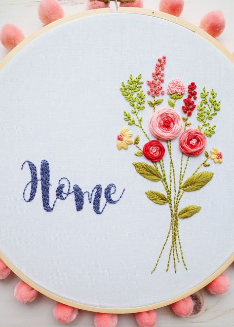 Stitch up this pretty Floral Home Embroidery Hoop Art in no time with these beginner stitches and this free pattern and tutorial by Flamingo Toes! Embroidery Patterns Pictures, Home Hoop Embroidery, Hand Embroidery Designs Free Printable, Simple Floral Embroidery Patterns, Floral Embroidery Patterns Free, Geometric Embroidery Patterns, Floral Embroidery Patterns Templates, Home Embroidery Pattern, Home Embroidery Hoop