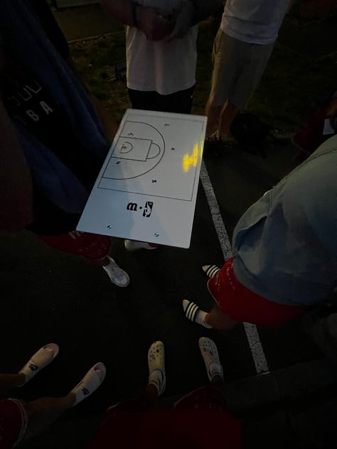 Basketball Manifestation, Hooping Aesthetic, Basketball Night Aesthetic, Basketball Training Aesthetic, Basketball Team Aesthetic, College Basketball Aesthetic, Playing Basketball Aesthetic, Basket Training, Crocs Aesthetic