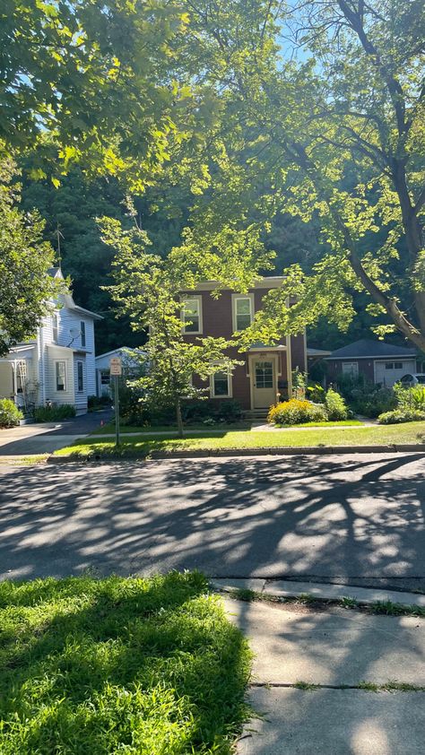 American Houses Aesthetic, America Vibes Aesthetic, Florida Suburbs, Estados Unidos Aesthetic, American Dream Aesthetic, Lugares Aesthetic, American Suburbs, Usa Lifestyle, House In America