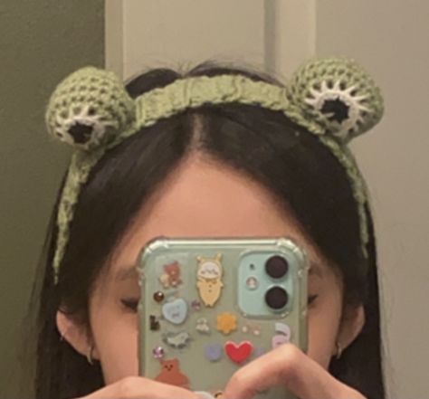 Sanrio Headband Crochet, Crochet Headbands Aesthetic, Crochet Frog Headband, Tejido Aesthetic, Crochet Fairy, Crochet Business, Crochet Design Pattern, Crochet Inspo, Kawaii Crochet