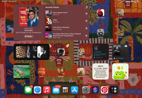 aesthetic ipad setup? probs not lol Ipad Wallpaper Setup, Ipad Setup Aesthetic, Aesthetic Ipad Setup, Ipad Setup, Maximalist Wallpaper, Aesthetic Ipad, N Netflix, Screen Layout, Iphone 3