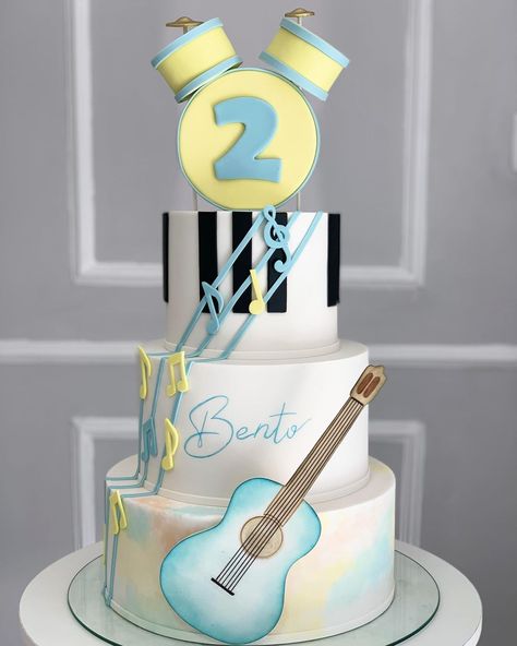 Music Theme 2nd Birthday Party, Music Theme Cake, Music Birthday Party Theme, Bolo Musical, Music Themed Cakes, Music Party Decorations, Music Birthday Party, Music Theme Birthday, Music Cakes