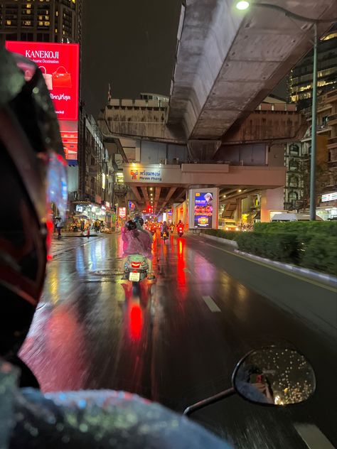 Bangkok Night Aesthetic, Bikes Aesthetic, Bangkok Aesthetic, Thailand Night, Thailand Aesthetic, Bangkok Photos, October Aesthetic, Night Bike Ride, Busy Road