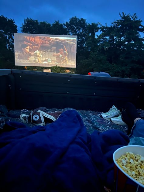 Drive In Movie Theater Date, Drive In Date Aesthetic, Vintage Drive In, Drive In Movie With Friends, Maci Aesthetic, Drive In Movie Theater Aesthetic, Going To The Movies Aesthetic, Drive In Theater Aesthetic, Drive In Aesthetic